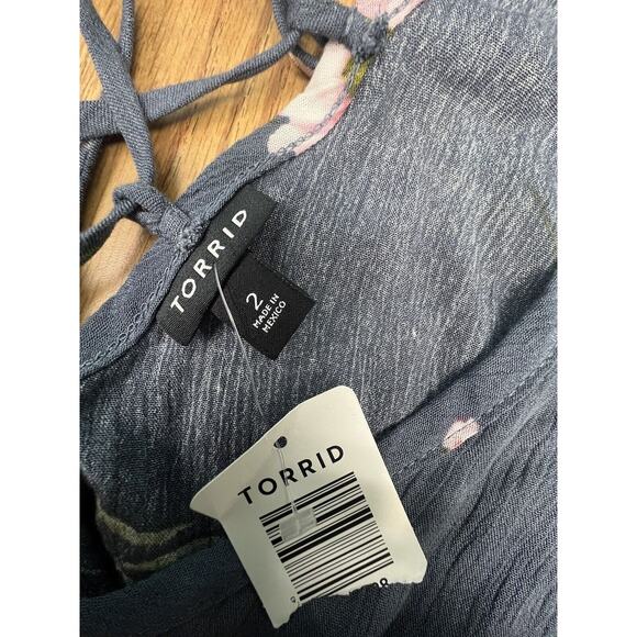 Torrid size 2 Floral Blue Lace Up Back Tunic Top 2X Flutter Sleeve rayon NWT - Picture 4 of 9